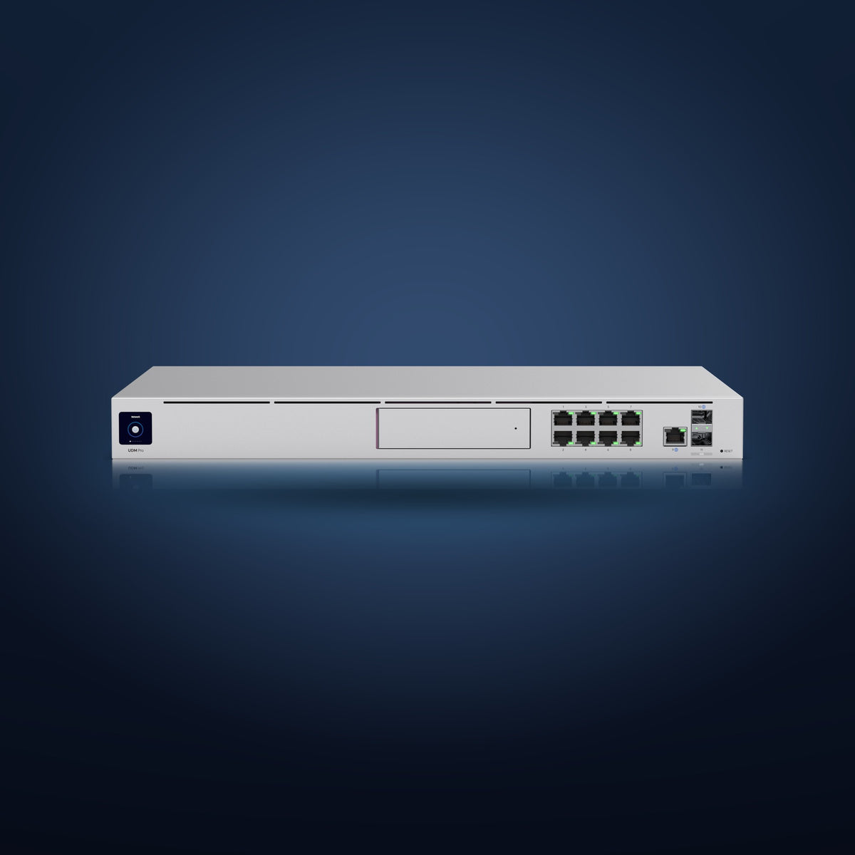 UniFi Dream Machine Pro – Front (leicht perspektivisch)